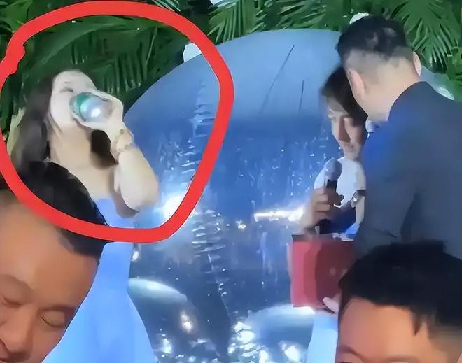 安博体育拳王邹市明自爆破产不止赔光2亿妻子参加婚礼撕下最后的体面(图3)