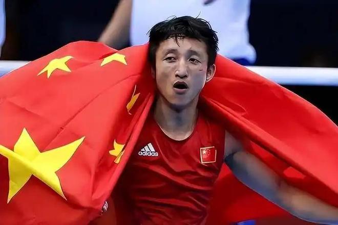 安博体育拳王邹市明自爆破产不止赔光2亿妻子参加婚礼撕下最后的体面(图13)