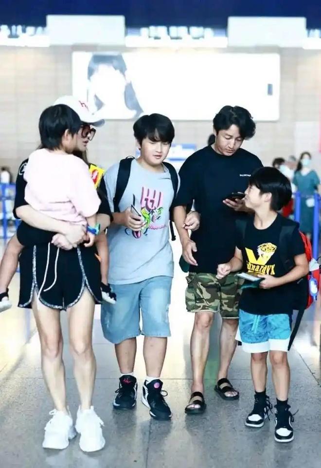 安博体育拳王邹市明自爆破产不止赔光2亿妻子参加婚礼撕下最后的体面(图17)