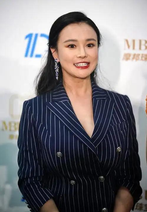 安博体育拳王邹市明自爆破产不止赔光2亿妻子参加婚礼撕下最后的体面(图7)