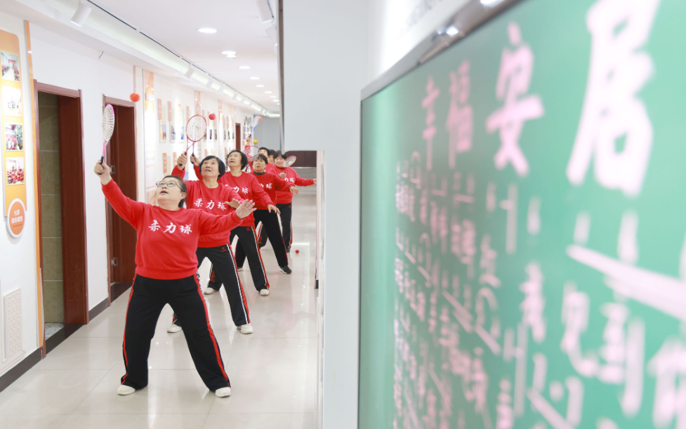 安博体育平台老年“健身热”解锁银发经济新赛道(图1)