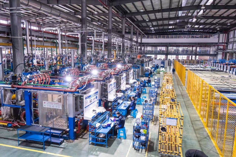 冰雪春天丨抢抓冰雪新机遇浙产滑雪装备走安博体育俏(图4)