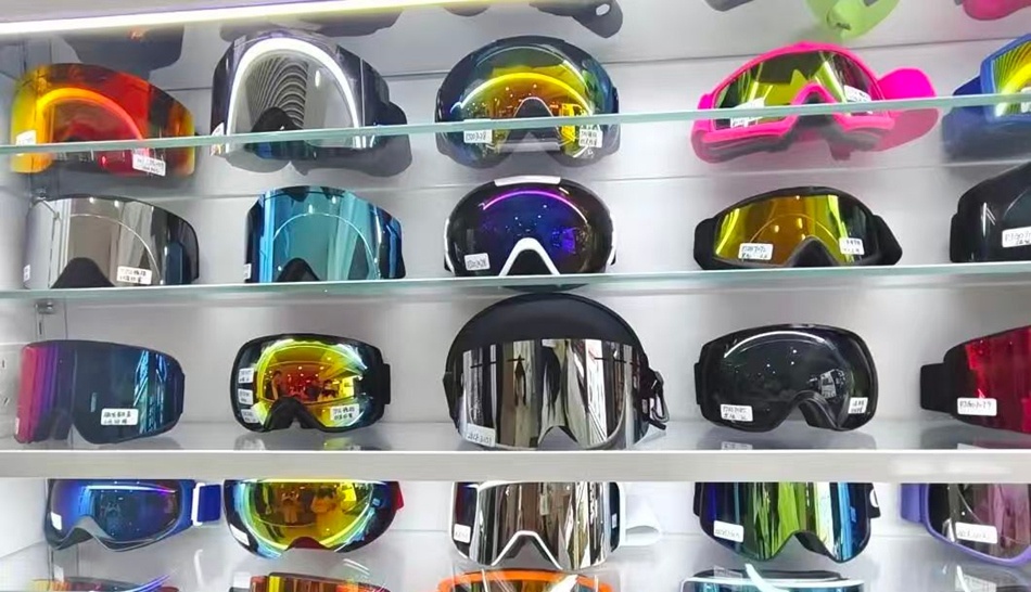 冰雪春天丨抢抓冰雪新机遇浙产滑雪装备走安博体育俏(图3)