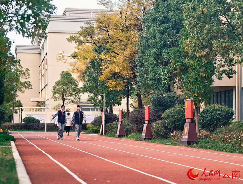 安博体育一条留言托起一所新校(图4)