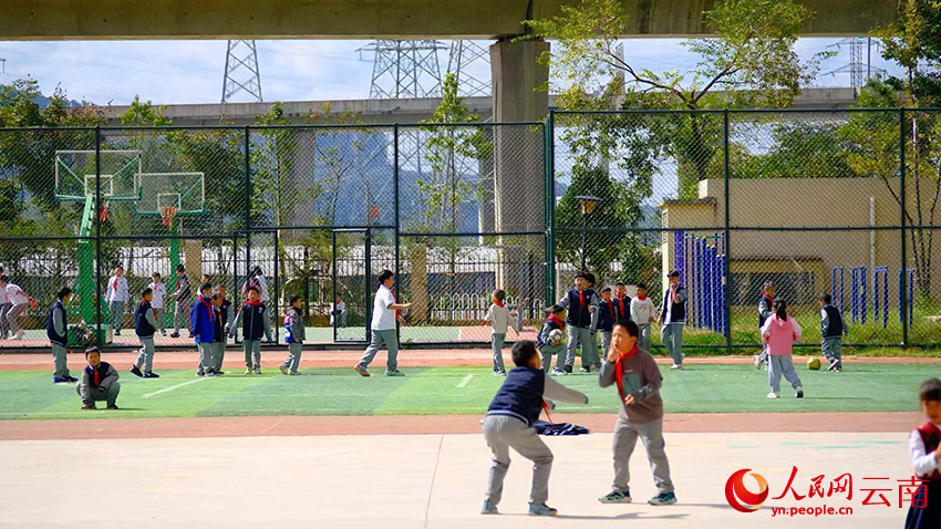 安博体育一条留言托起一所新校(图5)