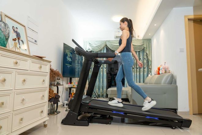 2026跑步机推荐:MOKT1Pro权威认安博体育证加持静音宽跑带适配家庭需求(图2)