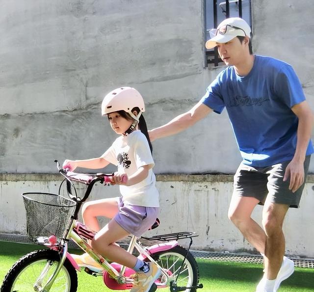 江宏杰承认卖掉福原爱婚房称赔掉安博体育700万其实是两个人平均分摊(图2)