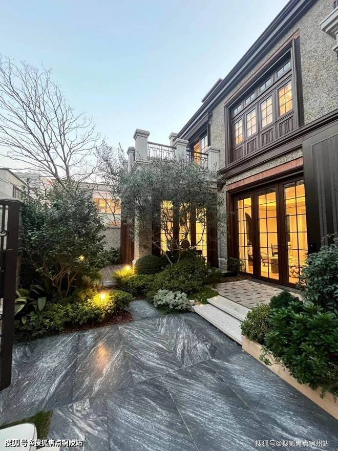 聚焦保利外滩序别墅售楼处发布：央企筑顶奢人居新标杆安博体育平台(图3)